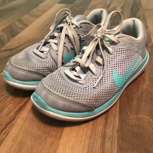 Girls Nike shoes size 13